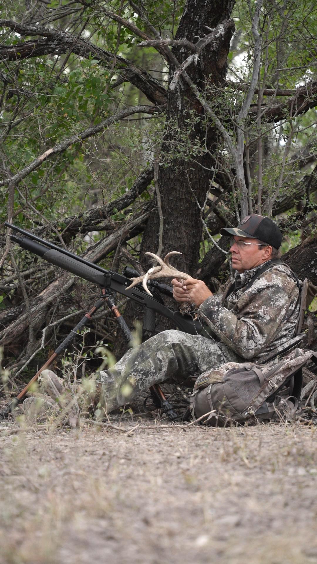 Deer hunter with rattling horns and the Umarex Primal 20 PCP airgun
